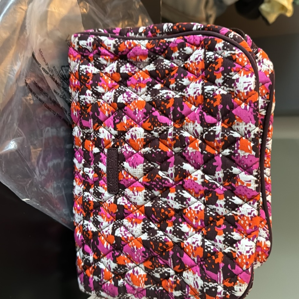 Vera Bradley large zip cosmetic. Plastic lined - Picture 3 of 5